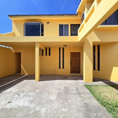 Casa en Venta Pinares de San Cristóbal Zona 8 de Mixco - foto 1