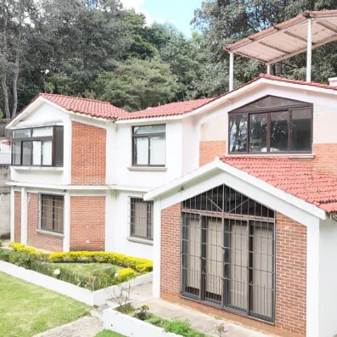 Casa con Jardín en Venta San Lucas Sacatepéquez - foto 1