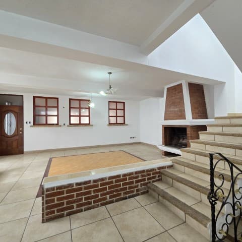 Casa grade en Venta Las Hojarascas Zona 1 de Mixco - foto 1