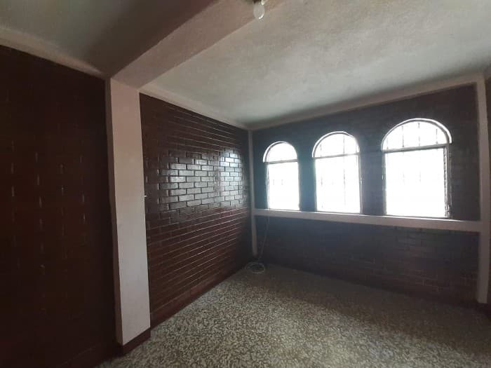 Propiedad en Venta con Apartamentos en Calzada San Juan - foto 1