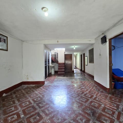 Casa y Apartamentos en Venta Zona 2 de Mixco El Tesoro  - foto 1