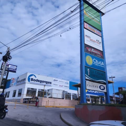 Local Comercial en Venta Plaza San Rafael Zona 18 - foto 1