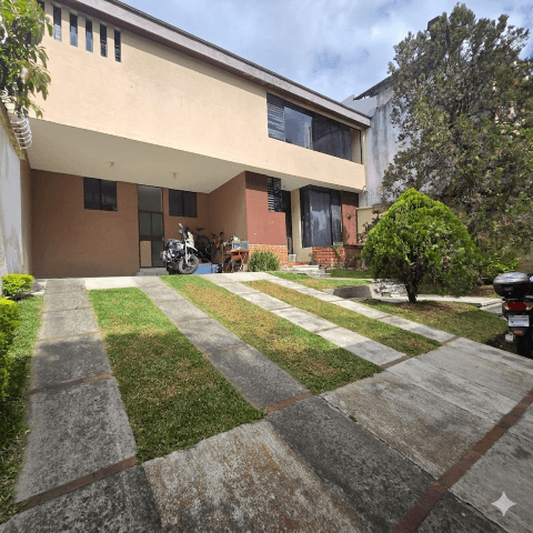 Casa en Venta Las Hojarascas Zona 1 de Mixco, Guatemala - foto 1
