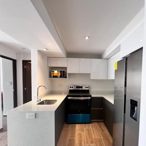 Apartamento Semi-Amueblado en Renta Parque Mateo Zona 7 - foto 1
