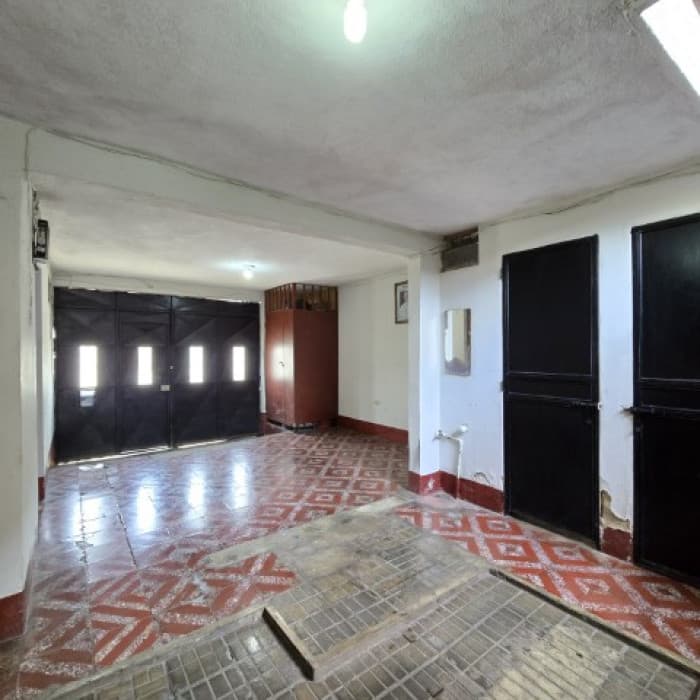 Casa y Apartamentos en Venta Zona 2 de Mixco El Tesoro  - foto 3