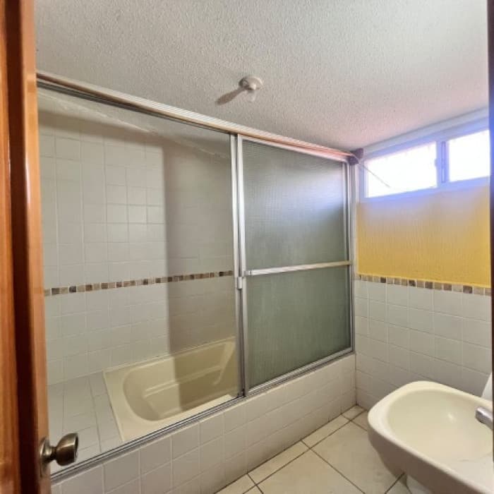 Casa en venta en Jardines de San Lucas Sacatepéquez - foto 14