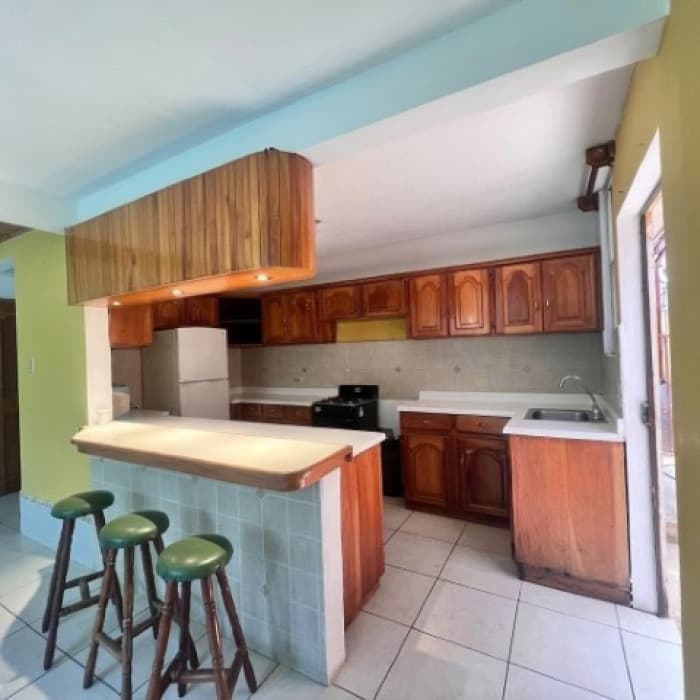 Casa en venta en Jardines de San Lucas Sacatepéquez - foto 4