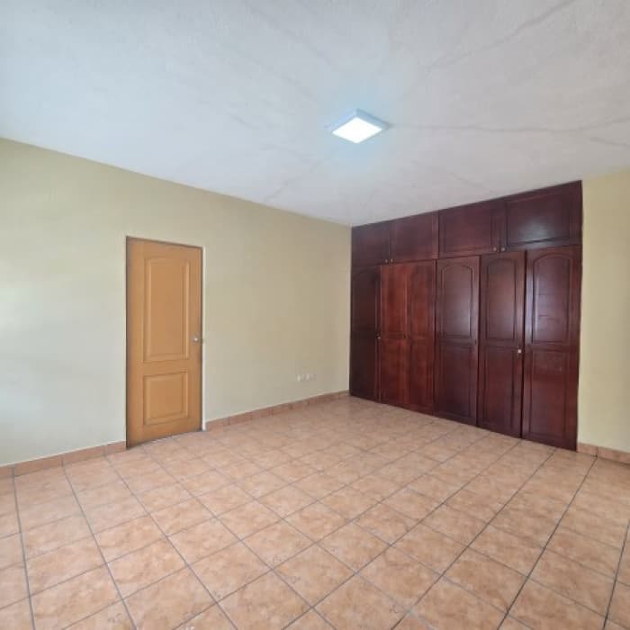 Casa en Renta para Negocio u Oficinas Zona 12 Guatemala - foto 15