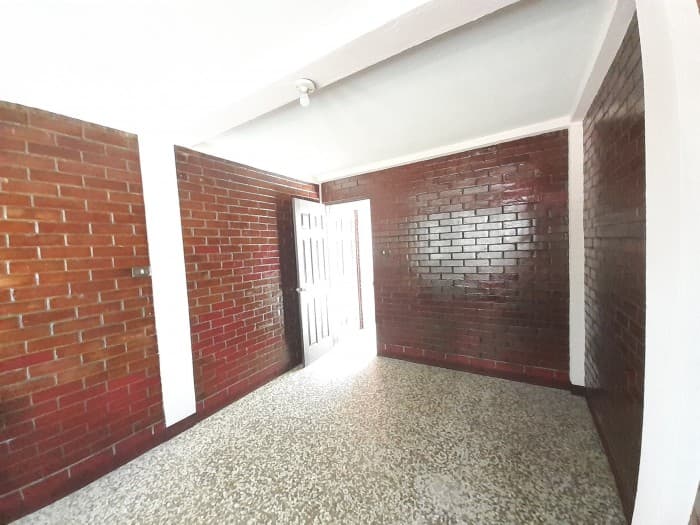 Propiedad en Venta con Apartamentos en Calzada San Juan - foto 4