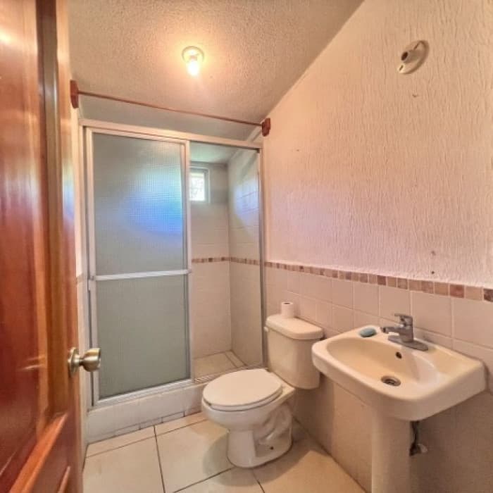 Casa en venta en Jardines de San Lucas Sacatepéquez - foto 16