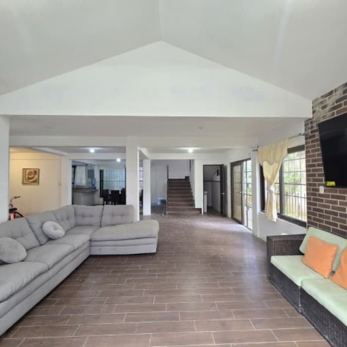 Casa con Jardín en Venta San Lucas Sacatepéquez - foto 3