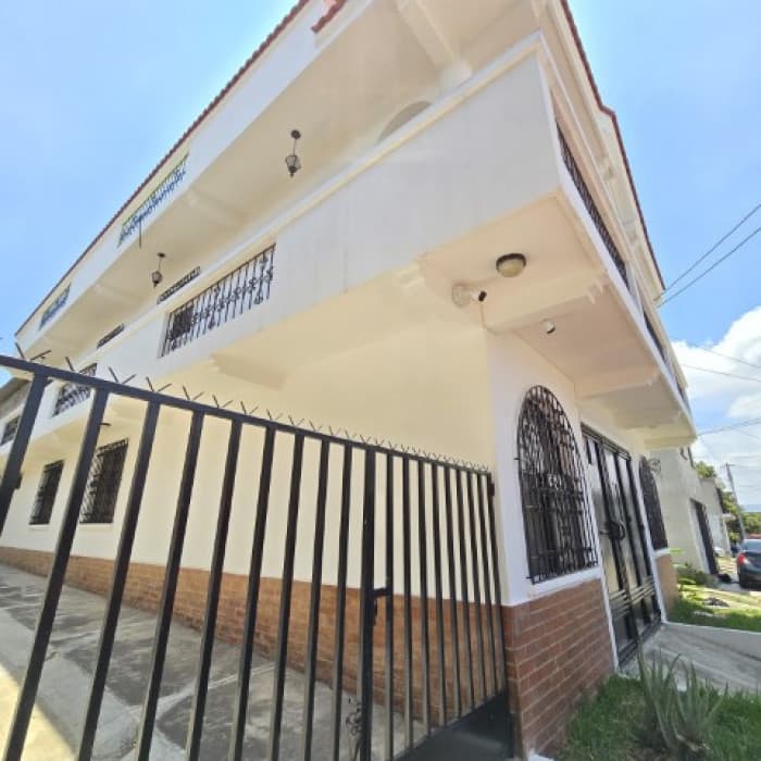 Casa en Venta en Altos de Barcenas Villa Nueva - foto 2