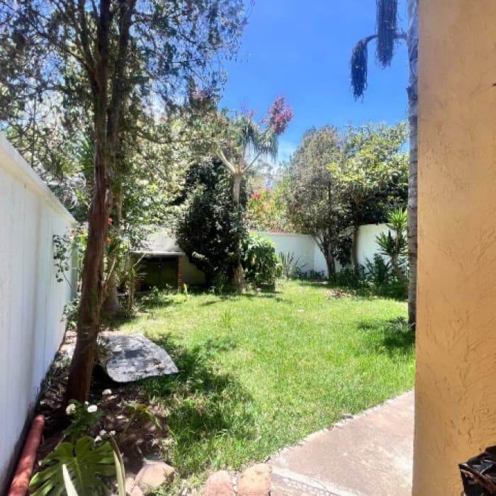 Casa en venta en Jardines de San Lucas Sacatepéquez - foto 6