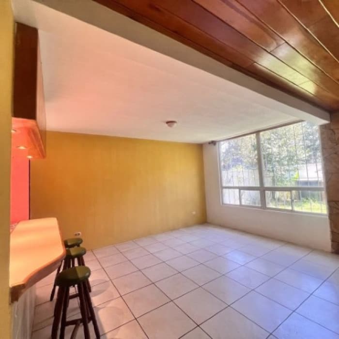 Casa en venta en Jardines de San Lucas Sacatepéquez - foto 3