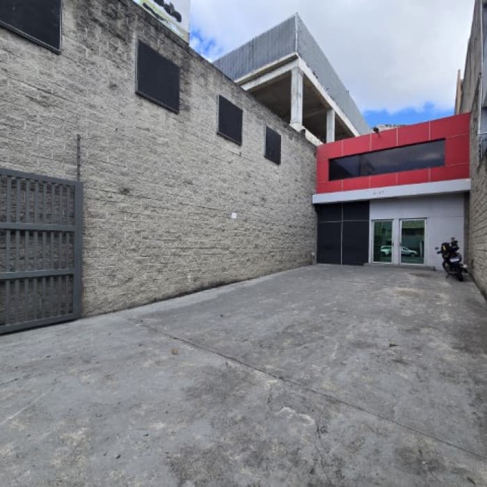 Edificio y Bodega en Renta Zona 12 sobre Aguilar Batres - foto 2