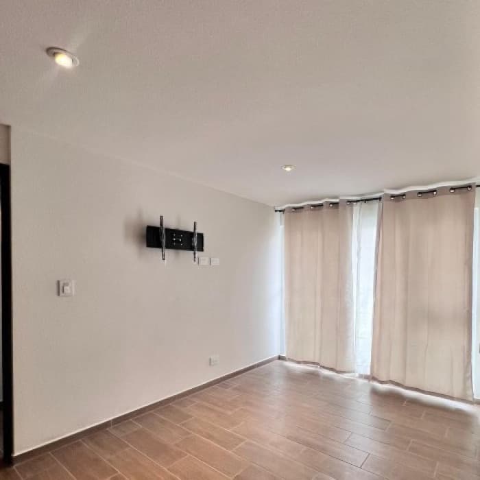 Apartamento Semi-Amueblado en Renta Parque Mateo Zona 7 - foto 8