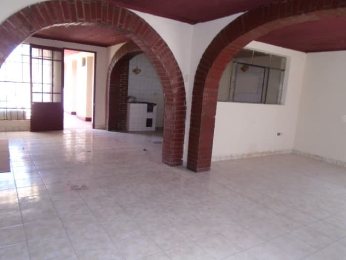 Casa en Venta Zona 11 para Uso Comercial - foto 4