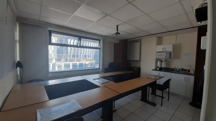 Oficina en Venta Zona 10 en zona hotelera y empresarial - foto 4