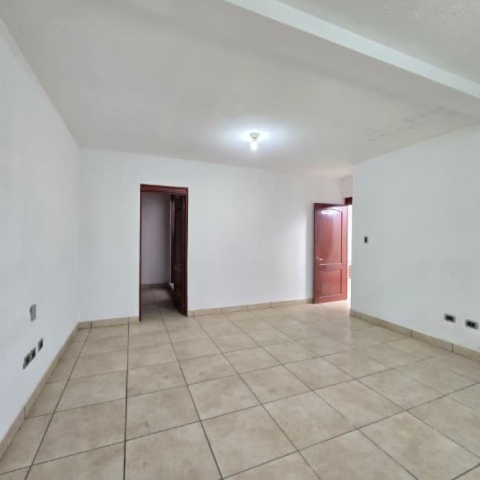 Casa grade en Venta Las Hojarascas Zona 1 de Mixco - foto 22