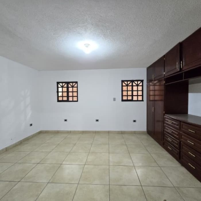 Casa grade en Venta Las Hojarascas Zona 1 de Mixco - foto 26