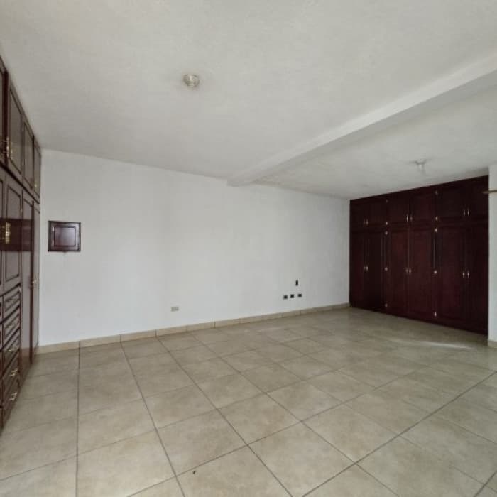 Casa grade en Venta Las Hojarascas Zona 1 de Mixco - foto 25
