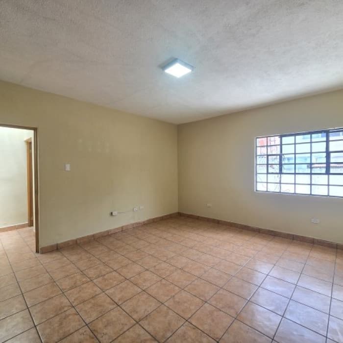 Casa en Renta para Negocio u Oficinas Zona 12 Guatemala - foto 17