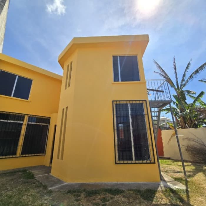 Casa en Venta Pinares de San Cristóbal Zona 8 de Mixco - foto 2