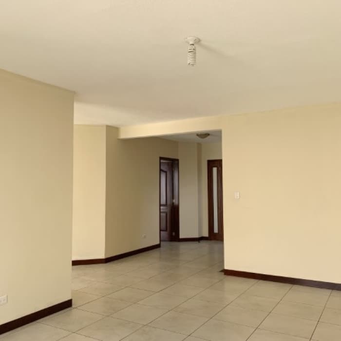 Casa en Venta Bosques de San Nicolas Zona 4 Mixco - foto 3