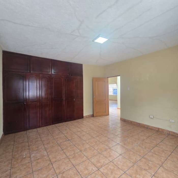 Casa en Renta para Negocio u Oficinas Zona 12 Guatemala - foto 18