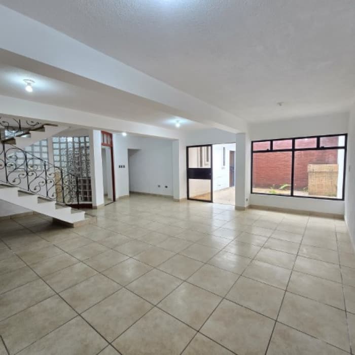Casa grade en Venta Las Hojarascas Zona 1 de Mixco - foto 11