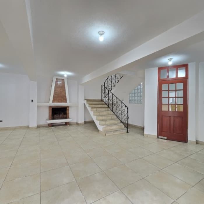 Casa grade en Venta Las Hojarascas Zona 1 de Mixco - foto 12