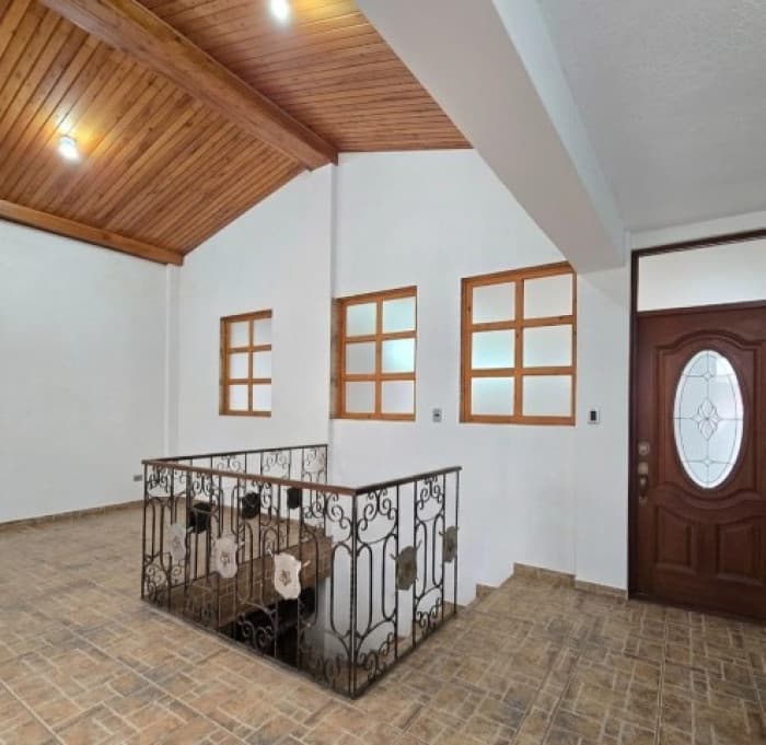 Casa grade en Venta Las Hojarascas Zona 1 de Mixco - foto 2