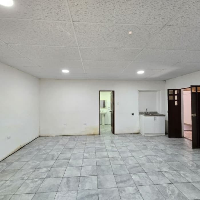 Casa en Venta Zona 11 Carabanchel Ideal para Inversión - foto 2