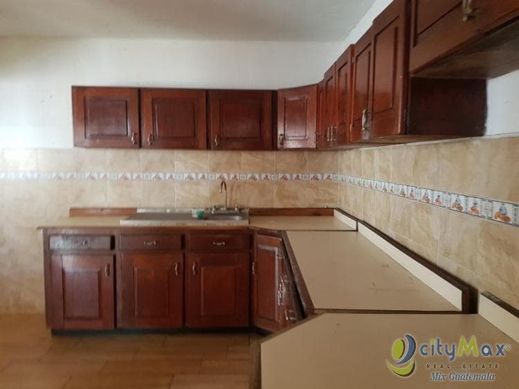 Casa en Venta Zona 18 Colonia Maya cerca del mercado - foto 2