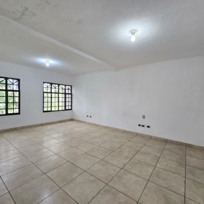 Casa grade en Venta Las Hojarascas Zona 1 de Mixco - foto 21