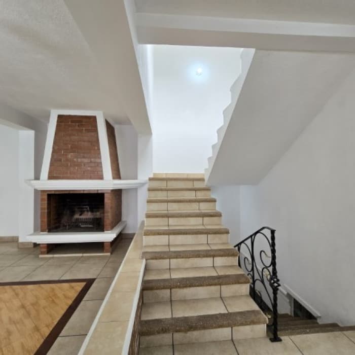 Casa grade en Venta Las Hojarascas Zona 1 de Mixco - foto 6