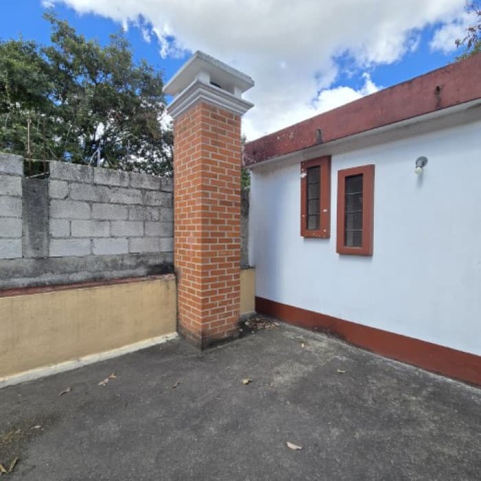 Casa grade en Venta Las Hojarascas Zona 1 de Mixco - foto 9