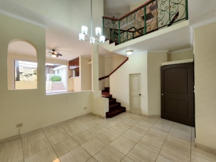 Casa en Venta fuera de garita, por Pinares - foto 2