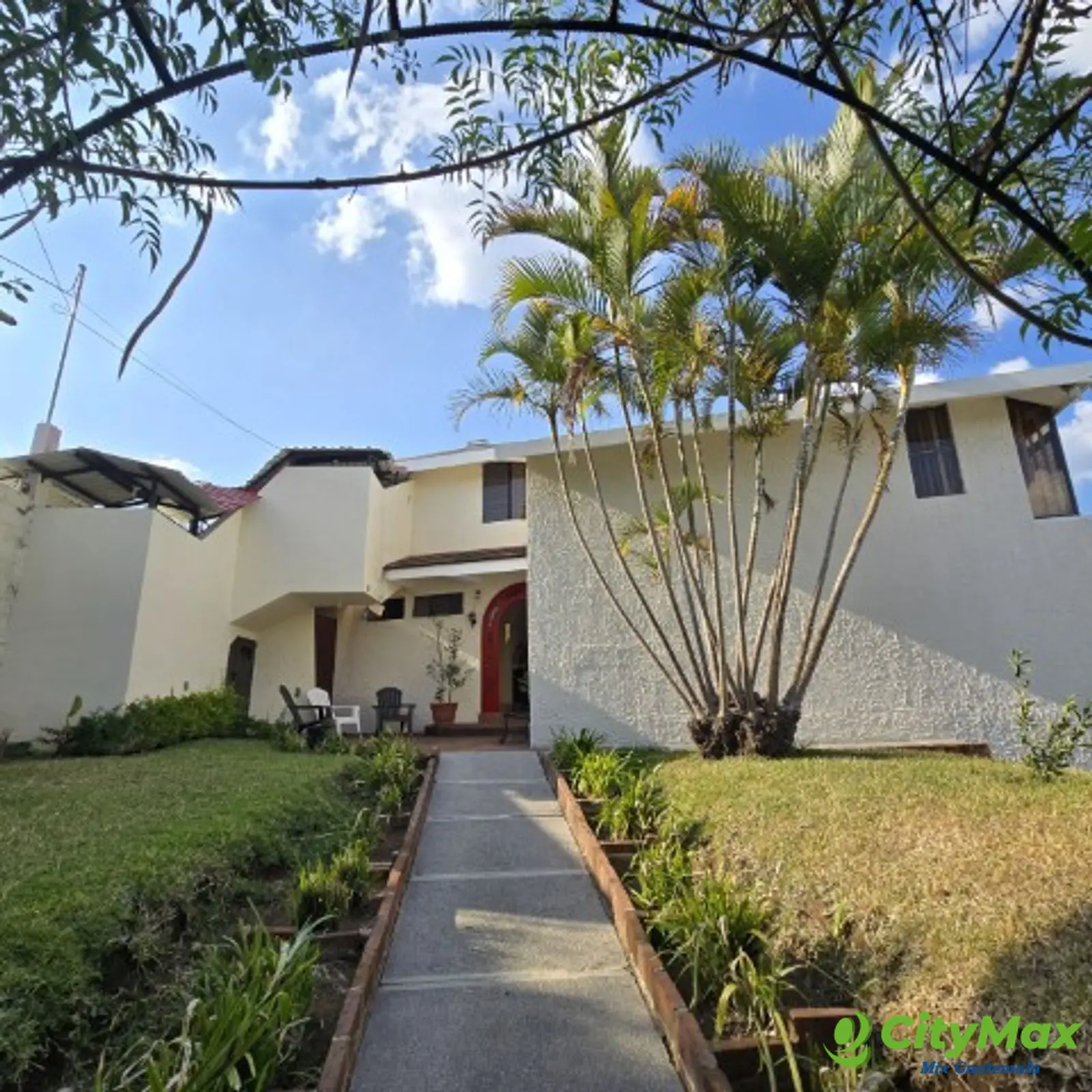 Casa en Venta Balcones de San Cristóbal, Guatemala - foto 1