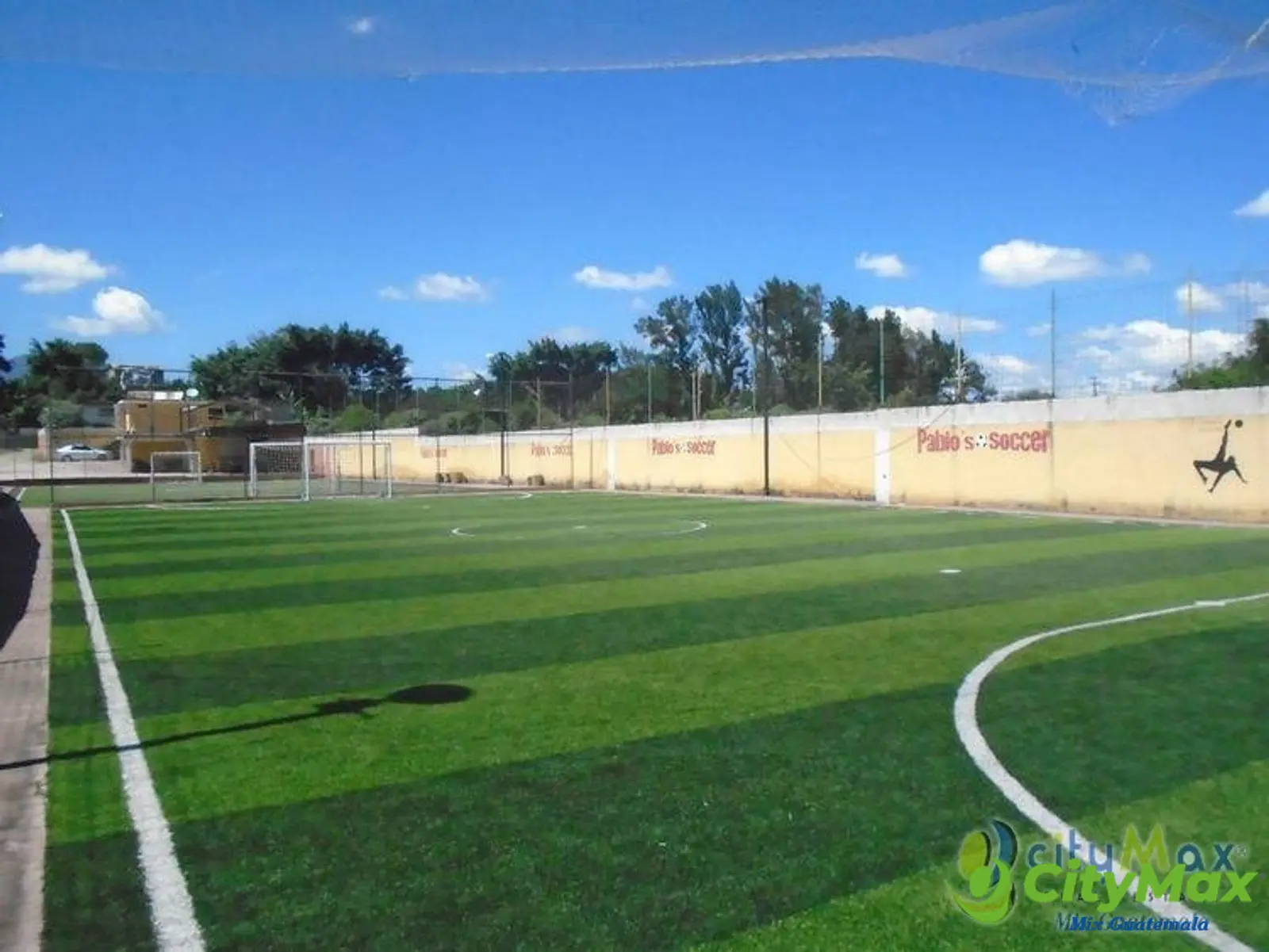 Terreno en Venta con canchas deportivas e instalaciones - foto 1