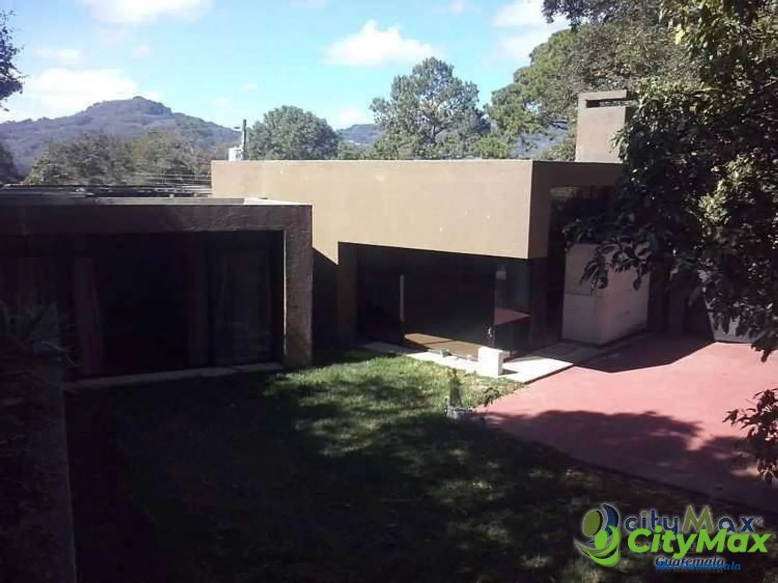 Casa en venta en San Lucas Sacatepequez - foto 1