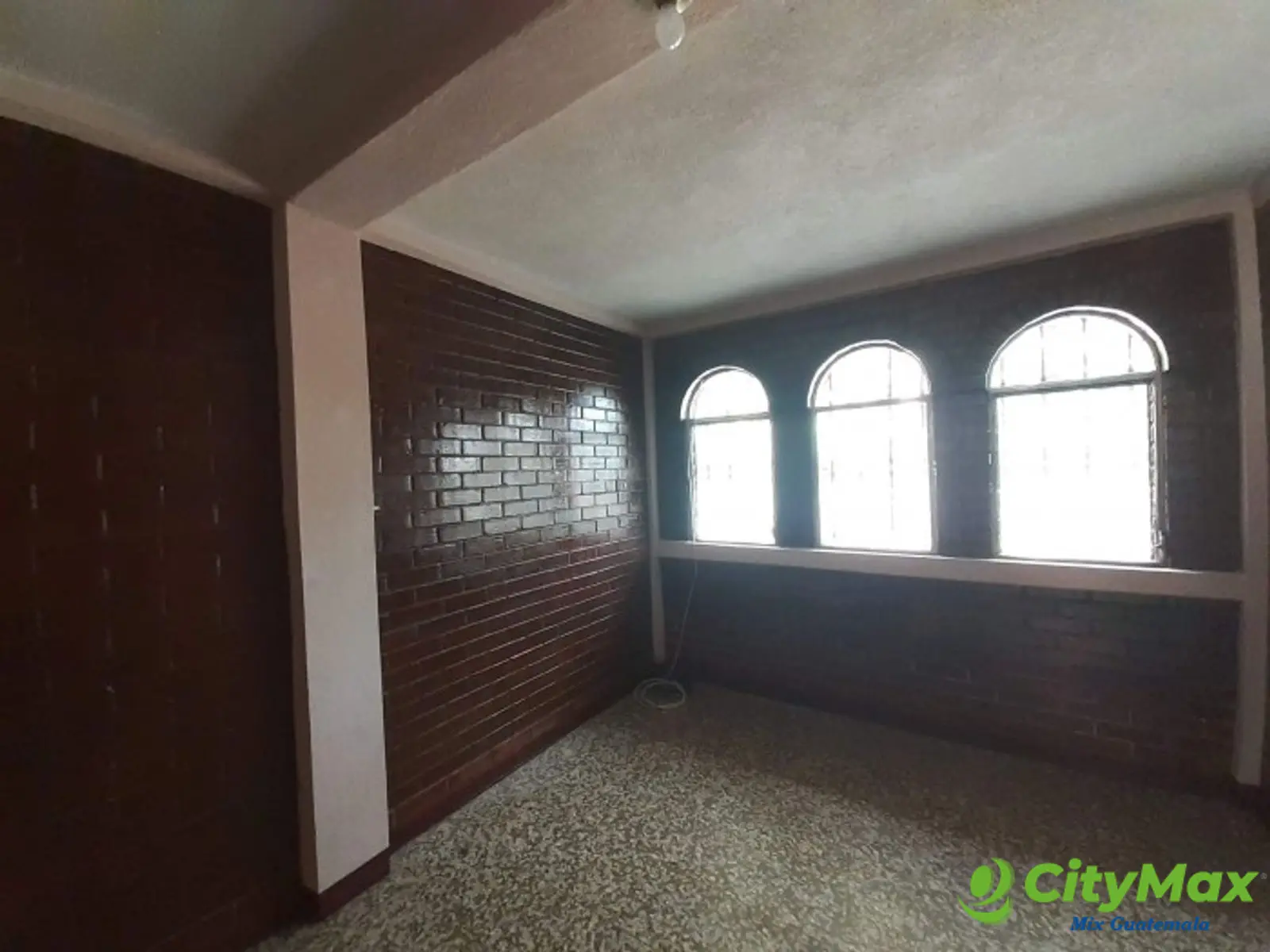 Propiedad en Venta con Apartamentos en Calzada San Juan - foto 1