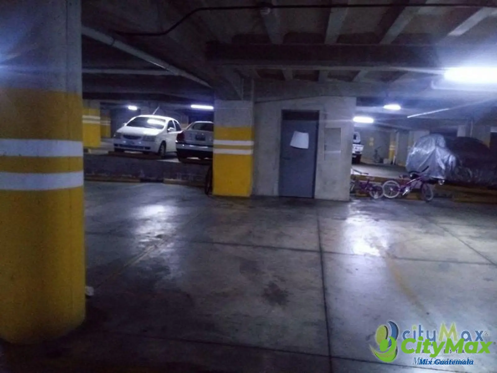 Vendo dos estacionamientos en Tiffany II Zona 10 - foto 1