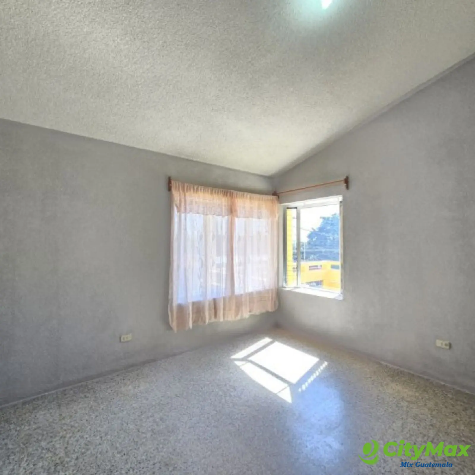 Casa en Venta Pinares de San Cristóbal Zona 8 de Mixco - foto 27