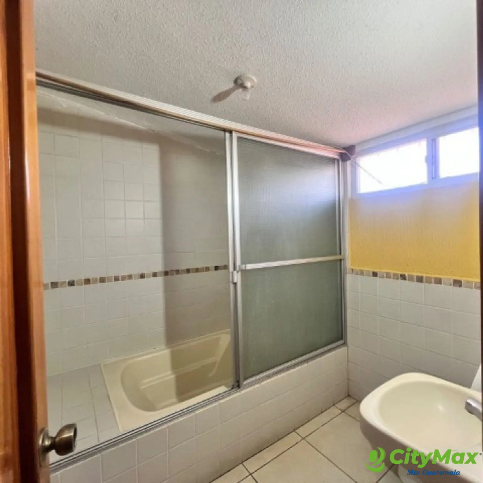 Casa en venta en Jardines de San Lucas Sacatepéquez - foto 14