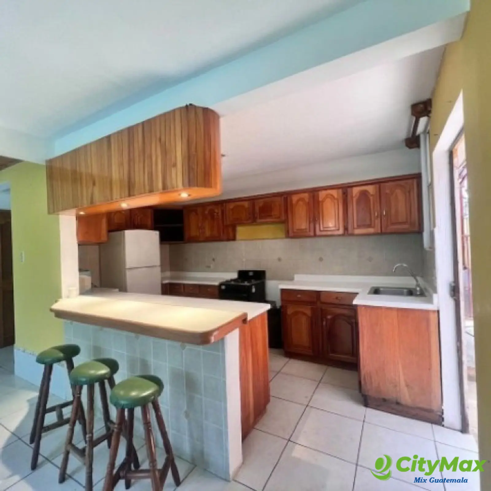 Casa en venta en Jardines de San Lucas Sacatepéquez - foto 4