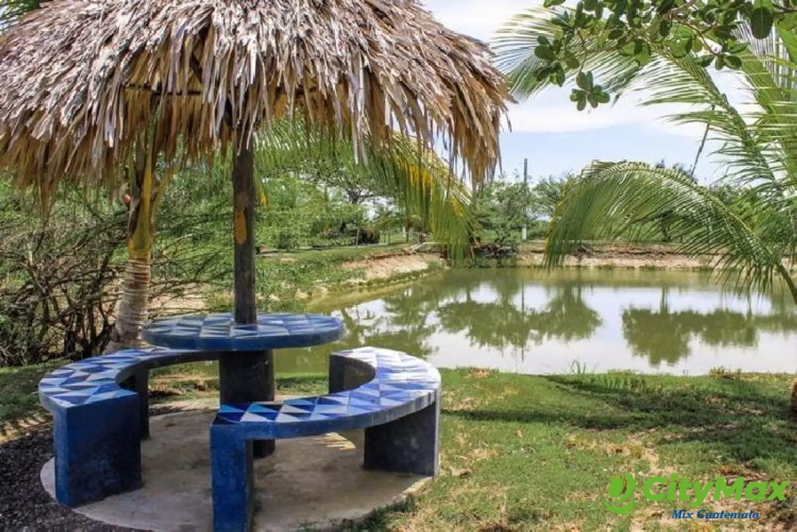 Terreno vacacional en venta en Monterrico  - foto 3
