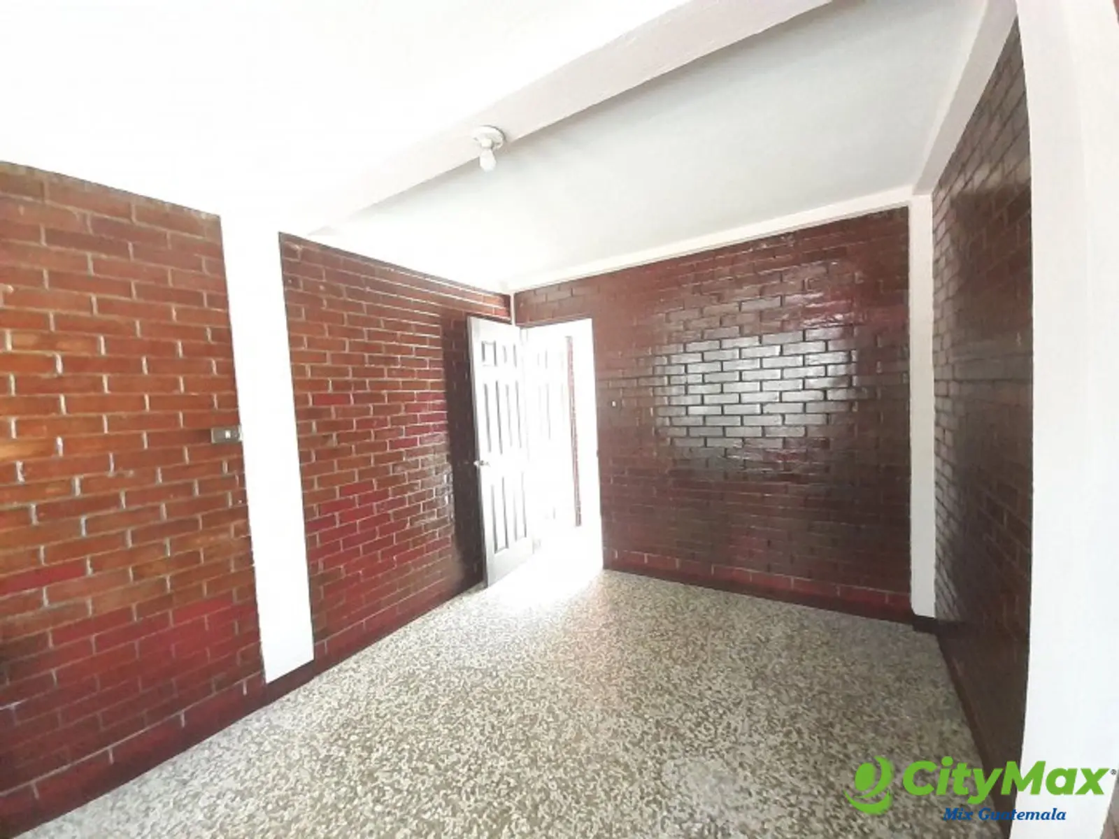 Propiedad en Venta con Apartamentos en Calzada San Juan - foto 4
