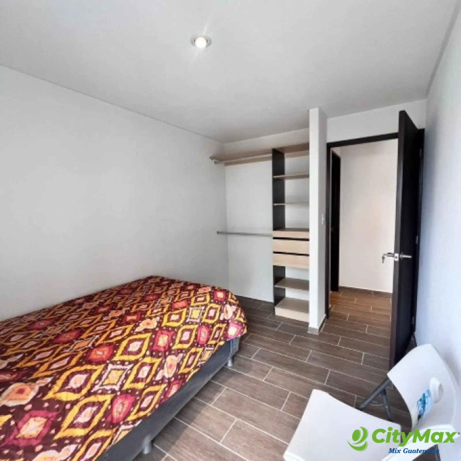 Apartamento Semi-Amueblado en Renta Parque Mateo Zona 7 - foto 13