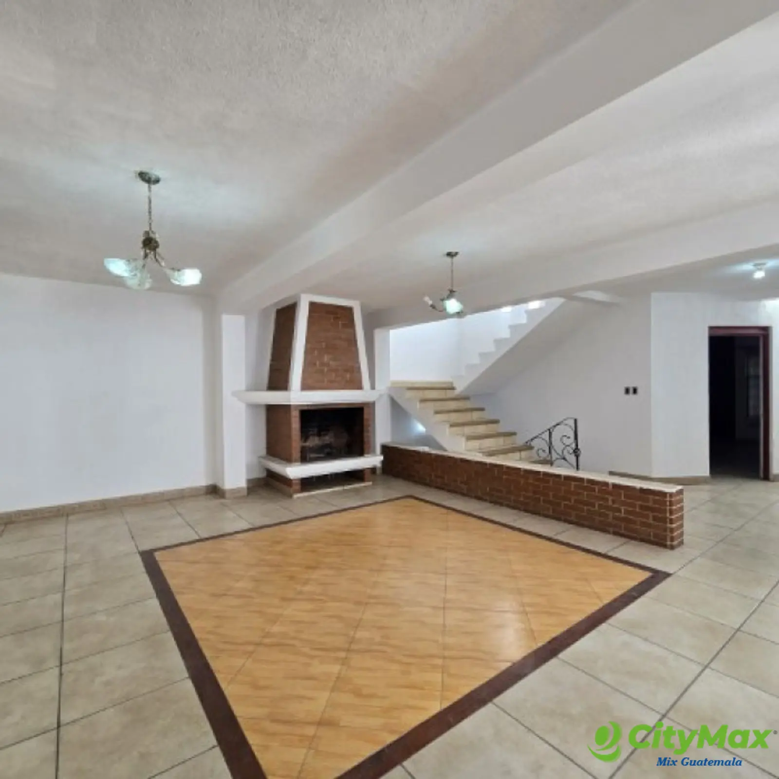 Casa grade en Venta Las Hojarascas Zona 1 de Mixco - foto 4